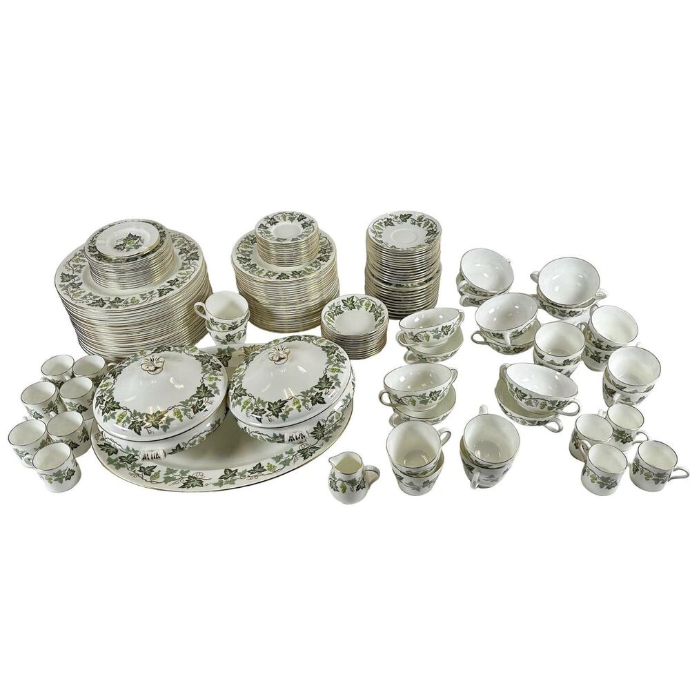 Wedgwood China Dinnerware - Santa Clara 152 pieces like new